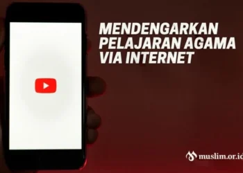 Mendengarkan Pelajaran Agama Via Internet