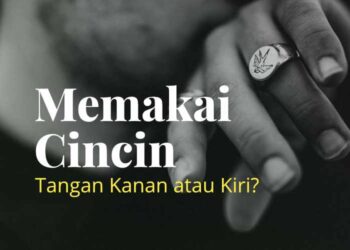 memakai cincin