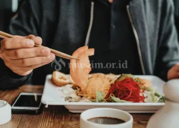 Apakah makan membatalkan wudhu