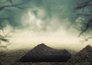Tatacara Memasukkan Jenazah ke Liang Kubur
