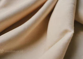 Cara Mengusap Imamah dan Kerudung ketika Wudu